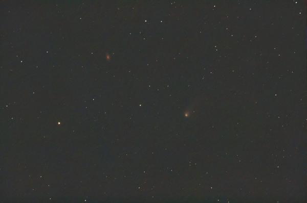 Kometa 13P/Olbers i M64